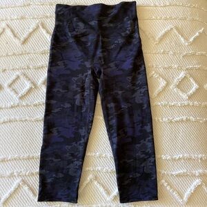 SPANX by Sara Blakely Hi Rise Cropped Legging Large